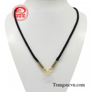 Dây dù bọc vàng kim tiền được chạm khắc tinh xảo được phái mạnh yêu thích.