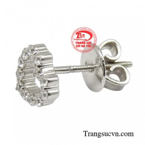 Kiểu dáng đơn giản nhưng để lại được ấn tượng mạnh mẽ trong mắt người đối diện