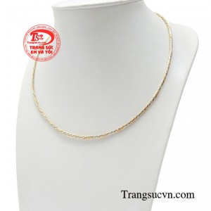 Việc sử dụng trang sức làm đẹp là cách để bản thân tự tin nhìn ngắm mình trước gương