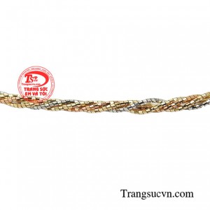 Và cũng là để thu hút ánh nhìn đầy ngưỡng mộ của những người xung quanh. 