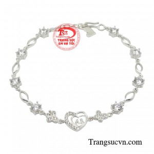Lắc bạc nữ thanh lịch đại diện cho tình yêu, vẻ ngọt ngào, quyến rũ pha chút gai góc và cá tính riêng biệt của người phụ nữ