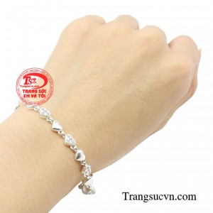 Nếu bạn là người yêu thích sự nhẹ nhàng, nữ tính thì đây sẽ là lựa chọn hoàn hảo cho phái đẹp.