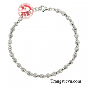 Giúp tín đồ thời trang hoàn thiện khí chất thời thượng và tôn vinh gu thẩm mỹ xứng tầm. 