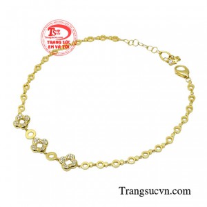 Với chiếc lắc chân này trông bạn có vẻ ngoài cuốn hút hơn.