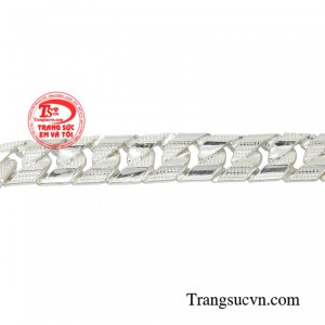 Do đó, lắc tay bạc có thể được xem là một yếu tố quan trọng giúp đấng mày râu tự tin, kiêu hãnh và tạo ấn tượng tốt đối với những người xung quanh.