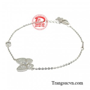 Một chiếc lắc tay xinh xắn sẽ giúp chị em có thêm sự tự tin để thể thành công hơn trong cuộc sống. 