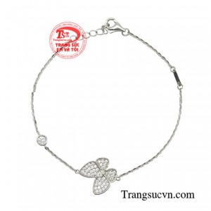 Đây cũng là một món trang sức phù hợp cho các cô gái, đặc biệt là những người yêu thích phong cách nữ tính và dịu dàng.