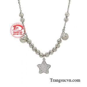 Hãy tận hưởng vẻ đẹp này cùng bạn bè và tự tin tỏa sáng theo cách riêng của bạn. 