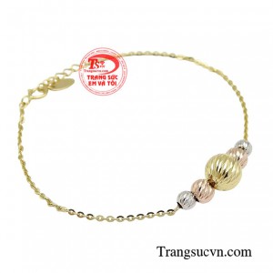 Chiếc lắc tay giúp chị em lưu giữ nét đẹp thanh xuân.