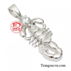 Chiếc mặt dây bọ cạp hướng tới phong cách trẻ trung, phóng khoáng toát lên được vẻ điển trai đầy thu hút