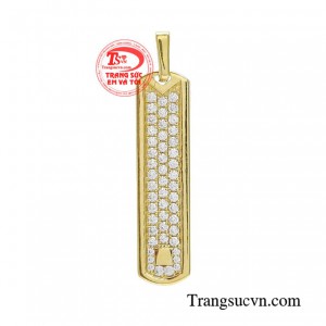Mặt dây cá tính thời thượng mang đến sự sang trọng, lịch lãm cho người đàn ông.