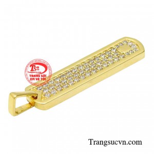 Đeo lên món trang sức phù hợp sẽ giúp bạn tạo được dấu ấn đặc biệt khiến đối phương luôn nhớ đến mình.