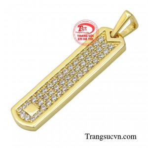 Với chiếc mặt dây cá tính thời thượng này bạn dễ dàng tạo nên hình ảnh một người đàn ông tự tin, mạnh mẽ nhưng cũng đầy ngọt ngào, lãng mạn và lịch thiệp.