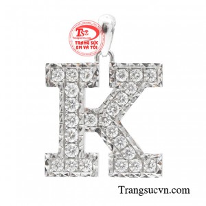 Mặt dây phong cách phái mạnh là cách thể hiện cá tính và gu thẩm mỹ của một người đàn ông. 