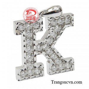 Qua cách sử dụng trang sức mà thấy được bản lĩnh phái mạnh, sự quyết đoán, kiên định cũng như thể hiện được khả năng lãnh đạo. 