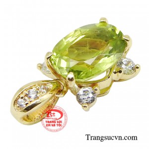 Sắc xanh của Peridot luôn gắn liền với sự trẻ trung, sôi nổi. 