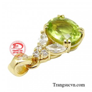 Với kỹ thuật cắt đá chuẩn xác, ánh sáng có thể chiếu và phản quang trở lại mang đến những dải màu đa sắc.