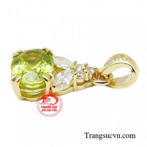 Sự kết hợp ăn ý giữa vàng 14k và đá quý Peridot sẽ đem lại cho bạn những trải nhiệm tuyệt vời.