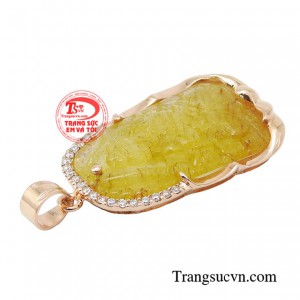 Hóa thân của Ngài có nhiều tay mắt để nhìn thấu khổ đau của dân gian và dang tay dùng hành động cứu giúp. 