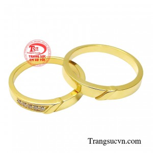 Nhẫn cưới vàng ước nguyện như vũ điệu của hai tâm hồn cùng đan tay hòa nhịp trong bản nhạc tình. 