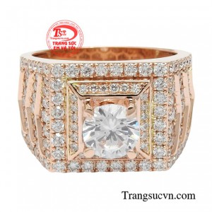 Vậy nên bạn chỉ cần sở hữu chiếc nhẫn kim cương vàng hồng lịch lãm là đã có thể xây dựng được hình tượng đẳng cấp của một quý ông.