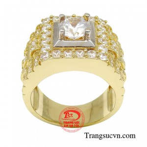 Thiết kế nhẫn tinh tế và đẳng cấp giúp tôn lên vẻ ngoài nam tính. 