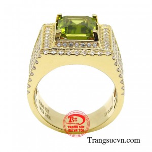 Nhẫn nam phong cách Peridot sẽ là món phụ kiện nổi bật tạo điểm nhấn không thể bỏ qua của bất kỳ tín đồ thời trang nào. 