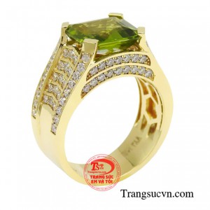 Nhẫn nam thời thượng peridot với ánh sáng mê hoặc của vàng 14k tinh chọn và đá Peridot thiên nhiên.