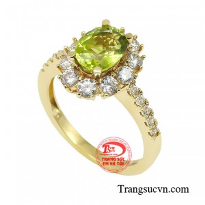 Ngoài ra, nhẫn Peridot còn có khả năng tăng cường tinh thần và cảm xúc tích cực cho phái đẹp. 