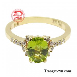 Vậy nên phái đẹp lựa chọn cho mình một chiếc nhẫn peridot kiêu sa cũng là cách khẳng định những giá trị của bản thân với những người xung quanh.