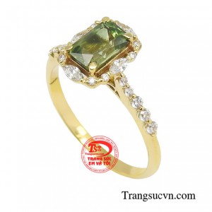 Một chiếc nhẫn đẳng cấp tạo nên khí chất cho người phụ nữ.
