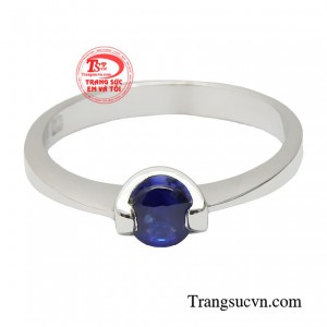 Với thiết kế tinh xảo và cùng chất liệu vàng 14k thượng hạng, giúp chiếc nhẫn Sapphire  trở thành một điểm nhấn vô cùng đặc biệt trong bộ trang phục của bạn.