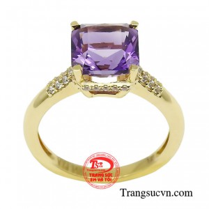 Phù hợp ở những buổi dạ tiệc qua những trang phục thời thượng, tinh tế. 