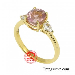 Chiếc nhẫn sở hữu vẻ ngoài rạng rỡ, trẻ trung sẽ là trải nghiệm thú vị, và sự tự tin cho bất kì cô gái nào.