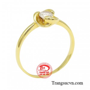 Nhẫn nữ vàng tỏa sáng kiêu sa mang nét đẹp tinh khôi ngọt ngào của những cô nàng đôi mươi mới lớn. 