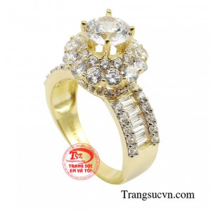 Sản phẩm được chạm khắc, đính kết một cách hài hòa khéo léo tạo nên vẻ đẹp đầy lôi cuốn. 