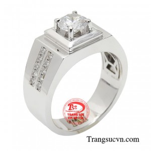 Nhẫn vàng trắng quý ông lịch lãm với đường nét thiết kế mạnh mẽ kết hợp với vàng trắng 14k thượng hạng