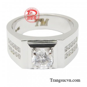 Nhẫn vàng trắng quý ông lịch lãm hướng đến sự hoàn hảo để các quý ông tự tin tạo nên sức hút, sành điệu và đẳng cấp.