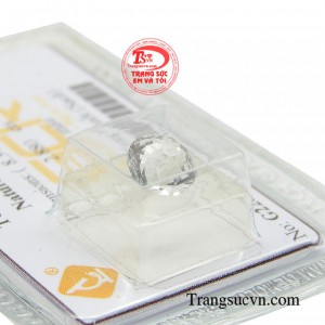 Viên đá Topaz như ý phù hợp với người mệnh kim và mệnh thủy.