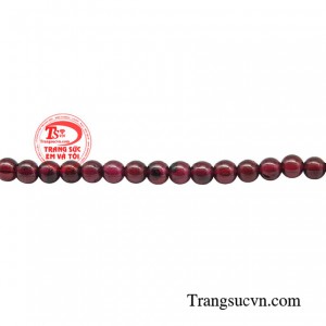 Chuỗi garnet phú quý phù hợp với người mệnh Hỏa (theo tương hợp) và mệnh Thổ (theo tương sinh).