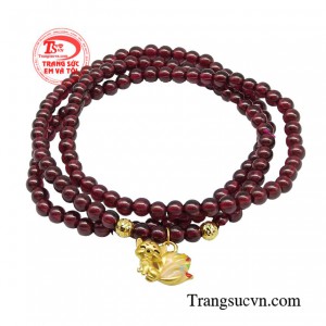 Chuỗi tay garnet hồ ly mang nét sang trọng và độc đáo cùng tính thẩm mỹ cao trong quá trình thiết kế và chế tác