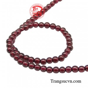 Garnet là một loại đá cực kì hấp dẫn, là một trong 5 viên đá hộ thân của Pharaoh và Hoàng Đế Hy Lạp thời cổ đại.