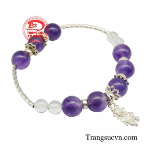 Sản phẩm có màu sắc trang nhã, đem đến những công dụng hữu ích về mặt phong thủy cho người sở hữu.