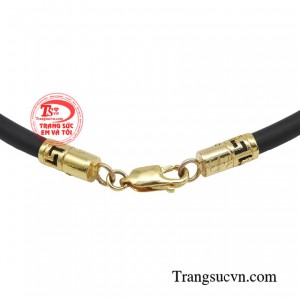 Phái mạnh muốn tạo dựng phong cách thì phụ kiện trang sức dây cao su bọc vàng chính là yếu tố giúp hình ảnh của phái mạnh tăng thêm phong độ, sức hấp dẫn trong mắt người đối diện.