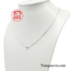 Nhưng cũng toát lên phong thái tự tin, chuyên nghiệp cho người phụ nữ. 