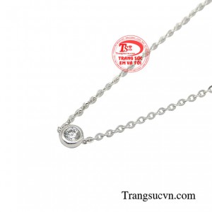 Khi diện món phụ kiện thể hiện đúng cá tính, chúng không chỉ tạo điểm nhấn, mang đến năng lượng tích cực