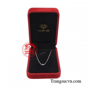 Chị em hãy thử lựa chọn chiếc dây chuyền duyên dáng thời thượng để tạo cho mình một diện mạo tỏa sáng kiêu sa.