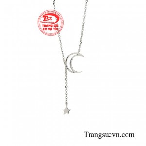 Vậy nên một chiếc dây chuyền duyên dáng không những thanh lịch, mà còn giúp phái nữ phá bỏ giới hạn tạo nên một diện mạo mới cho chính mình.