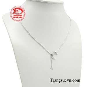 Khi lựa chọn được chiếc dây chuyền phù hợp với cá tính, ngay lập tức bạn sẽ là tâm điểm thu hút mọi ánh nhìn.