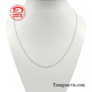 Dây chuyền thời trang duyên dáng là một trong những loại trang sức đơn giản nhưng rất quan trọng trong việc tạo nên vẻ đẹp cho người phụ nữ.